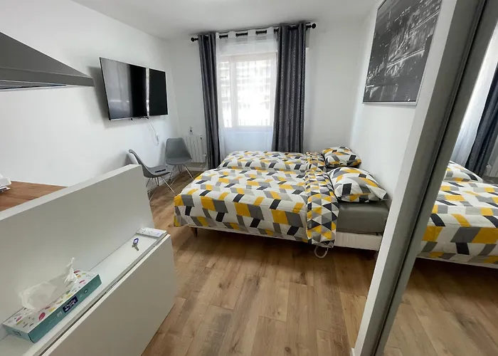 Appartement Au Pied Du Metro Mairie De Clichy L13