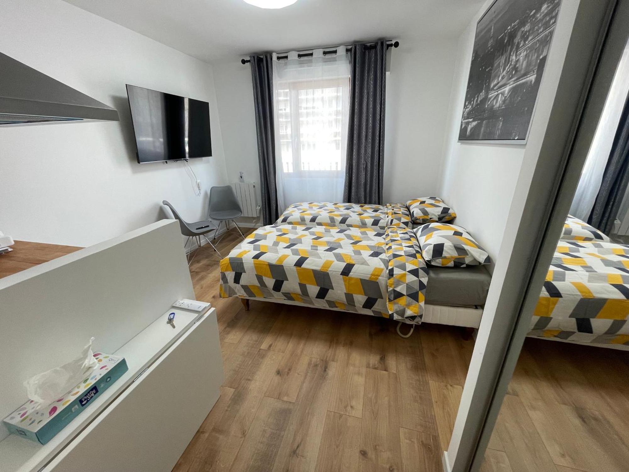 Au Pied Du Metro Mairie De L13 Appartement Clichy